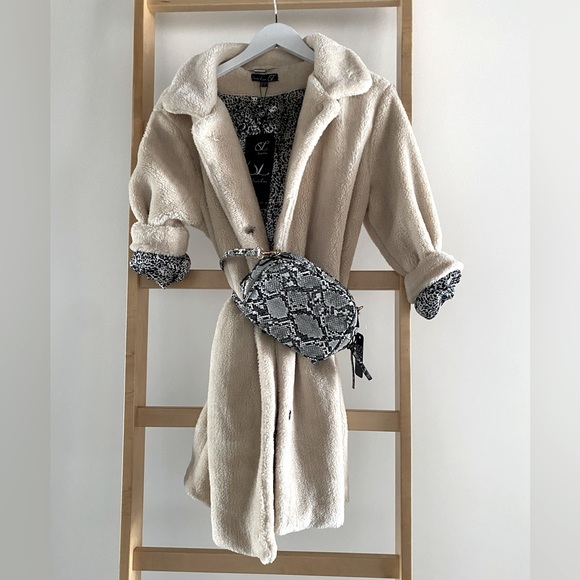 Smashed Lemon cozy Fleece Over Coat with Satin Cheetah Print interior - Picture 2 of 15